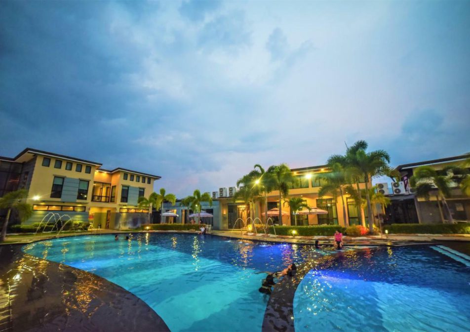 INFINITY POOL_NIGHT VIEW